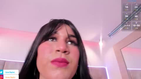 Snapshot of eevee_taylor chatting on 10/15/25, 02:33 Eevee online show from 10/15/25, 02:33