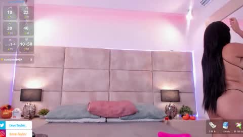 Snapshot of eevee_taylor chatting on 10/23/25, 02:55 Eevee online show from 10/23/25, 02:55