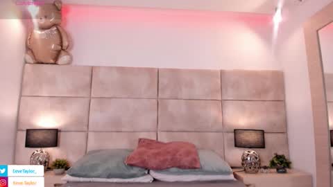 Snapshot of eevee_taylor chatting on 12/01/25, 01:43 Eevee online show from 12/01/25, 01:43