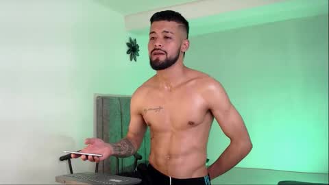 eevil_boys_77 online show from 10/02/25, 12:34