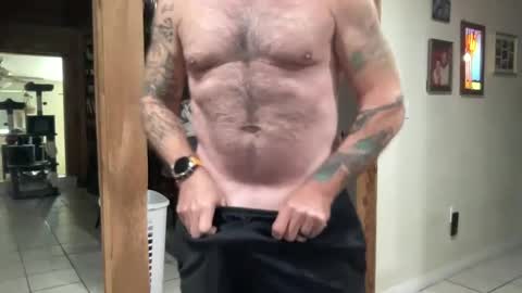 Snapshot of eevilempire chatting on 01/05/25, 05:30 Harley Biker online show from 01/05/25, 05:30