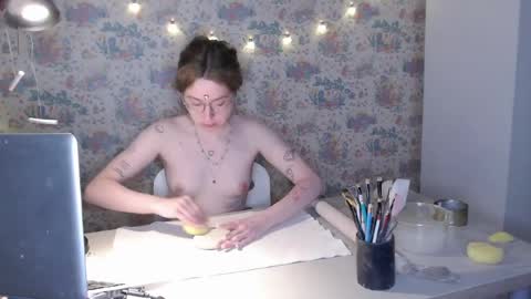 Snapshot of effa__laska chatting on 04/28/26, 09:20 effa__laska online show from 04/28/26, 09:20