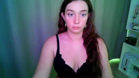 Snapshot of effie_balconii chatting on 09/19/25, 12:39 effie_balconii online show from 09/19/25, 12:39