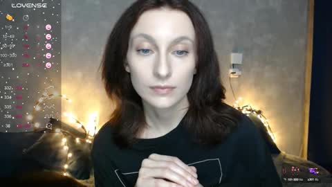 Snapshot of effy_gray chatting on 02/13/25, 12:00 Anna online show from 02/13/25, 12:00