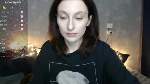 Snapshot of effy_gray chatting on 03/04/25, 12:01 Anna online show from 03/04/25, 12:01