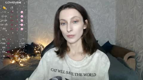 Snapshot of effy_gray chatting on 10/31/25, 04:30 Anna online show from 10/31/25, 04:30