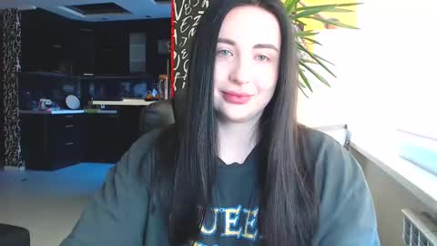 Effy online show from 02/19/25, 11:49