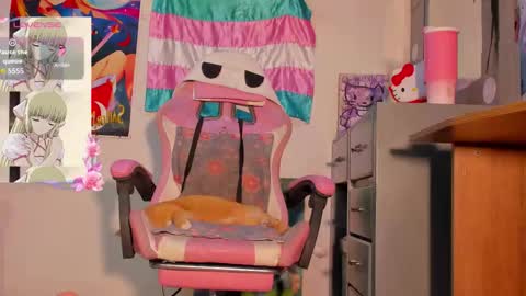 Snapshot of effy_marinn chatting on 09/30/25, 01:32 effy_marinn online show from 09/30/25, 01:32