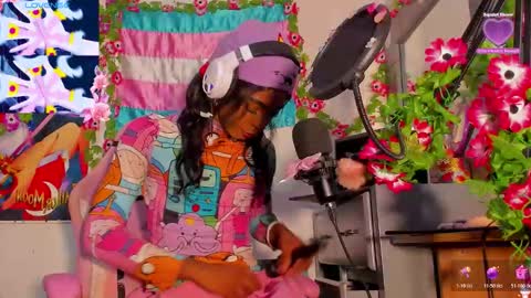 Snapshot of effy_marinn chatting on 10/21/25, 02:51 effy_marinn online show from 10/21/25, 02:51