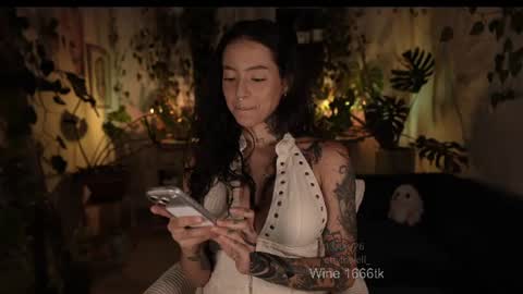 Snapshot of effylowell_ chatting on 06/14/26, 01:58 Effy online show from 06/14/26, 01:58