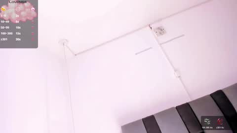 eileenn tanihara online show from 10/31/25, 05:19