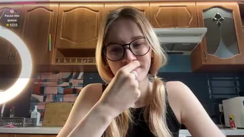 eileencrowday online show from 04/14/26, 03:01