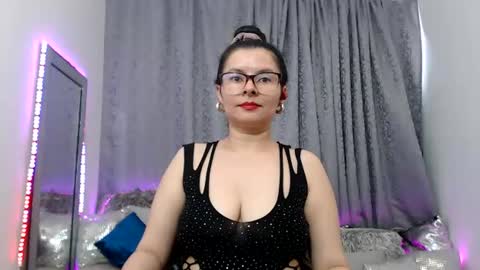 Snapshot of eileenqueen23 chatting on 06/19/26, 06:45 Eileen online show from 06/19/26, 06:45