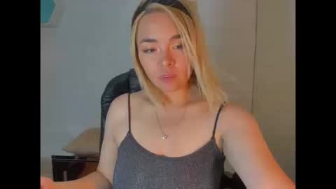Snapshot of eily_blunts chatting on 10/15/25, 08:09 Eily online show from 10/15/25, 08:09