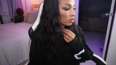 eimi   online show from 10/12/25, 11:26