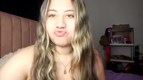 Snapshot of eimy_collin chatting on 09/19/25, 12:12 EIMY MODEL INDEPENDENT online show from 09/19/25, 12:12