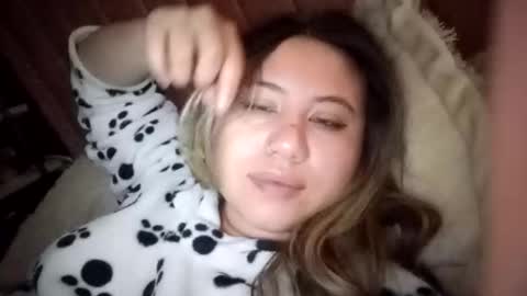 EIMY   MODEL INDEPENDENT online show from 11/29/25, 11:35