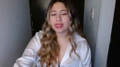 EIMY   MODEL INDEPENDENT online show from 04/24/26, 05:43