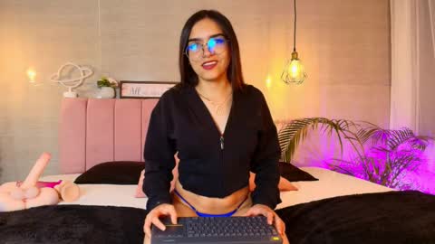 eimy_rosse18 online show from 10/13/25, 10:48