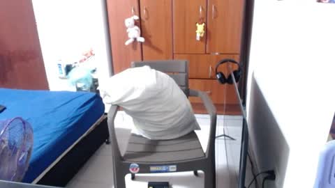 eimy_saenzz online show from 04/21/26, 01:42