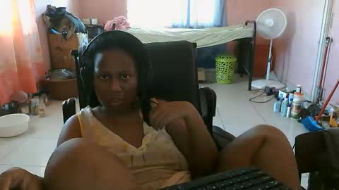 Snapshot of eirondra_valeen chatting on 10/16/25, 11:55 Eirondra Valeen online show from 10/16/25, 11:55