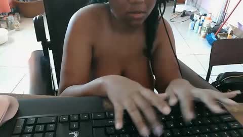 Snapshot of eirondra_valeen chatting on 10/20/25, 01:55 Eirondra Valeen online show from 10/20/25, 01:55