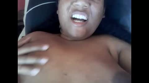 Snapshot of eirondra_valeen chatting on 10/23/25, 01:21 Eirondra Valeen online show from 10/23/25, 01:21