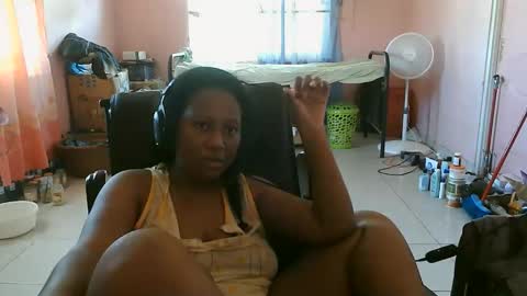 Snapshot of eirondra_valeen chatting on 10/29/25, 01:35 Eirondra Valeen online show from 10/29/25, 01:35