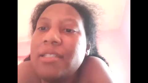 Snapshot of eirondra_valeen chatting on 11/08/25, 01:00 Eirondra Valeen online show from 11/08/25, 01:00