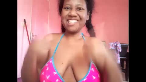 Snapshot of eirondra_valeen chatting on 11/19/25, 11:10 Eirondra Valeen online show from 11/19/25, 11:10