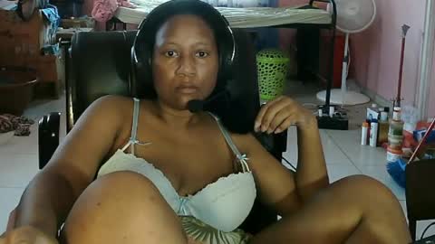 Snapshot of eirondra_valeen chatting on 04/25/26, 05:43 Eirondra Valeen online show from 04/25/26, 05:43