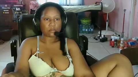 Snapshot of eirondra_valeen chatting on 06/13/26, 06:39 Eirondra Valeen online show from 06/13/26, 06:39