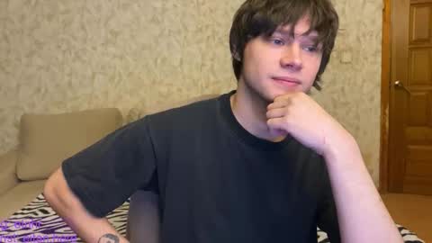 Snapshot of eitanhere chatting on 12/17/25, 07:53 Eitan online show from 12/17/25, 07:53