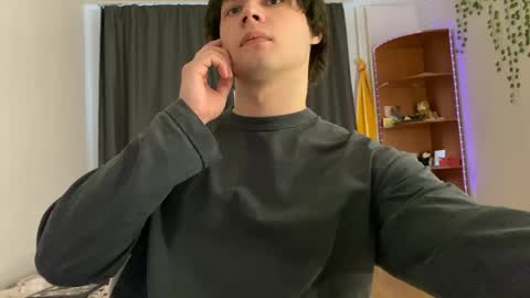 Snapshot of eitanhere chatting on 05/18/26, 03:40 Eitan online show from 05/18/26, 03:40