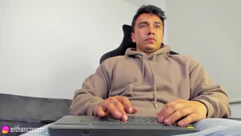 EITHAN CONOR online show from 10/19/25, 02:56