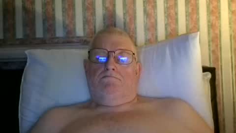 Snapshot of eketman1964 chatting on 10/08/25, 11:02 eketman1964 online show from 10/08/25, 11:02