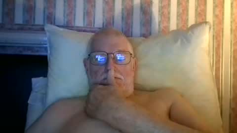 Snapshot of eketman1964 chatting on 10/31/25, 10:55 eketman1964 online show from 10/31/25, 10:55