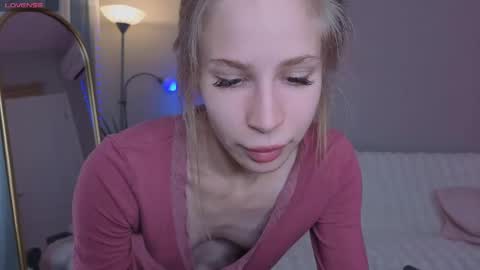 Snapshot of el1s_evans chatting on 05/11/26, 09:59 please read my bio there is information about private shows and about my personality online show from 05/11/26, 09:59