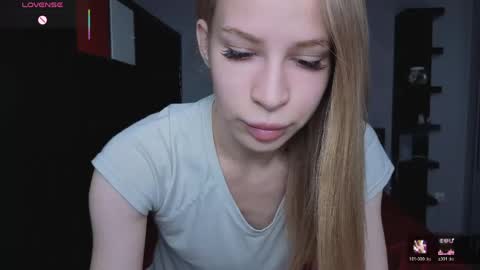 Snapshot of el1s_evans chatting on 05/31/26, 08:10 please read my bio there is information about private shows and about my personality online show from 05/31/26, 08:10