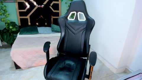 jonathan online show from 04/23/26, 01:02