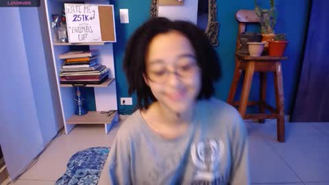 Ela  Help me reach 100 thumbs up online show from 11/05/25, 08:03