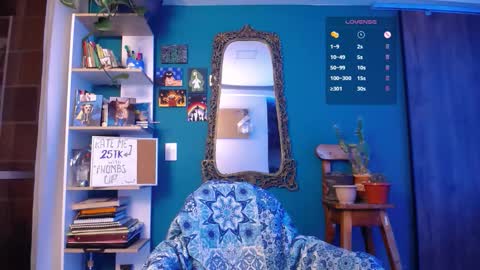 Ela  Help me reach 100 thumbs up online show from 11/06/25, 02:23