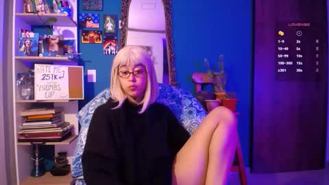 Ela  Help me reach 100 thumbs up online show from 11/08/25, 07:08