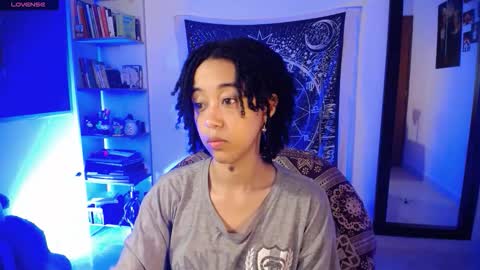 Ela  Help me reach 100 thumbs up online show from 03/18/26, 02:58