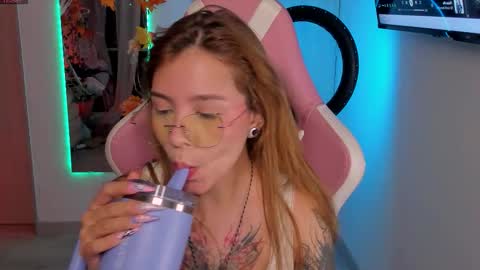 Snapshot of ela_garu_ chatting on 10/21/25, 03:51 Ela online show from 10/21/25, 03:51