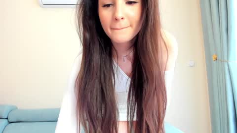 Ela online show from 10/06/25, 06:44