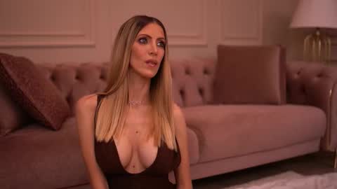 Snapshot of elablake chatting on 10/24/25, 04:31 Ella online show from 10/24/25, 04:31