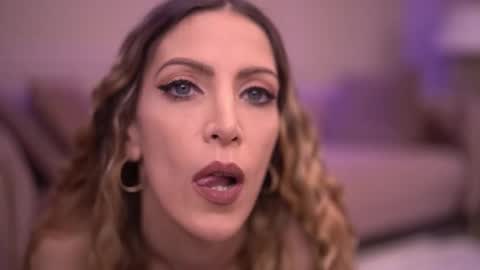 Snapshot of elablake chatting on 11/08/25, 06:02 Ella online show from 11/08/25, 06:02