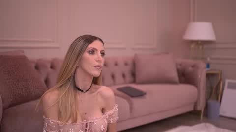 Snapshot of elablake chatting on 11/13/25, 05:28 Ella online show from 11/13/25, 05:28