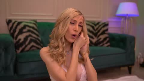 Ella online show from 04/19/26, 06:02